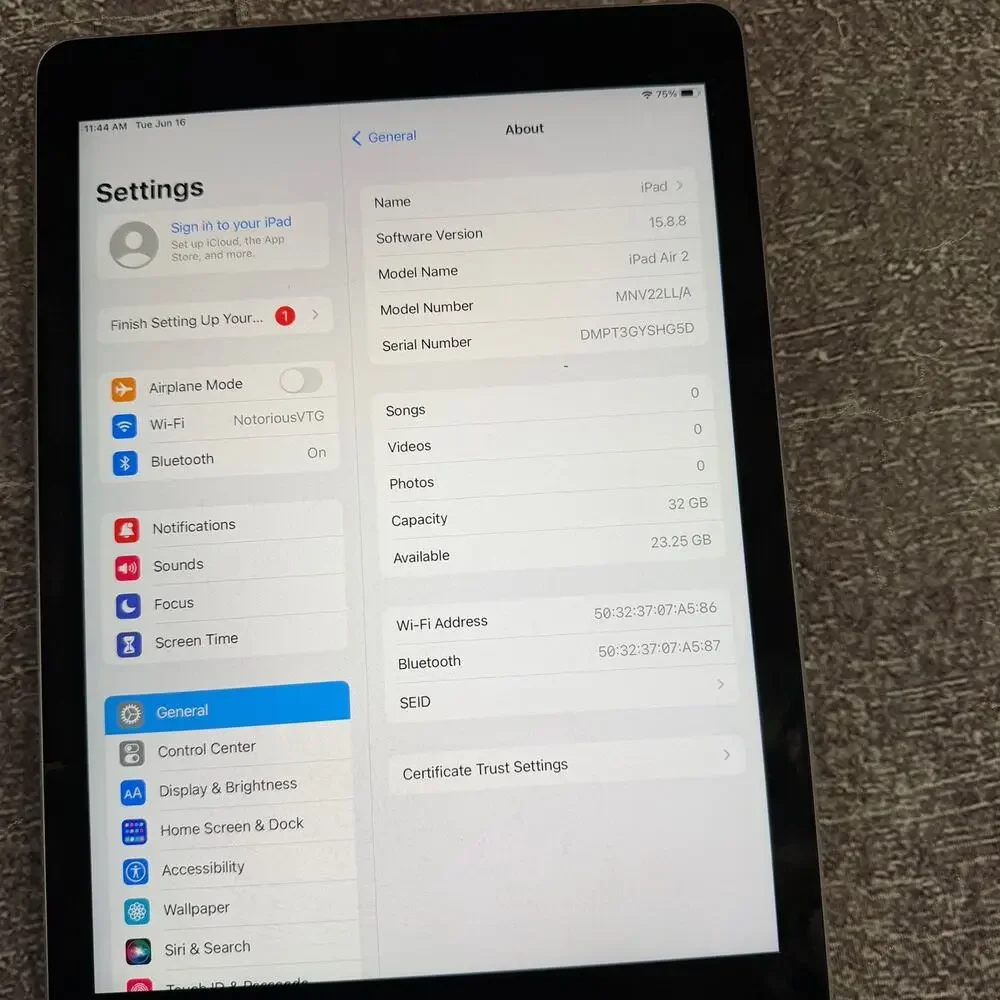 2014 Apple iPad Air 2 A1566 32 GB Wi-Fi 9.7 in Screen Silver Color Tablet IOS 15